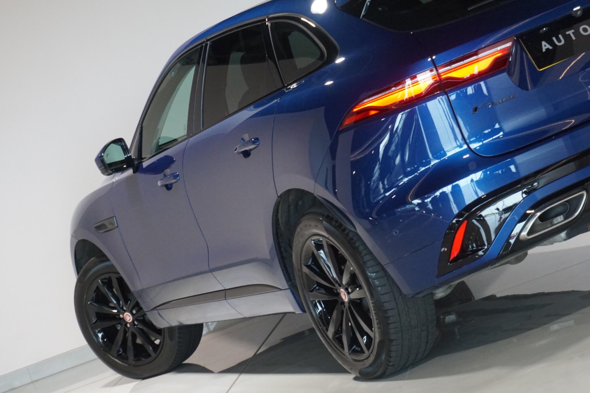 Jaguar F-PACE 3.0 D300 MHEV R-Dynamic SE SUV 5dr Diesel Auto AWD Euro 6 (s/s) (300 ps)